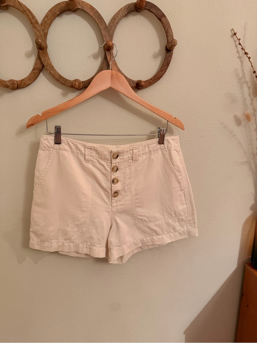 Loft High-Rise Button-Front Women's Shorts in Cream